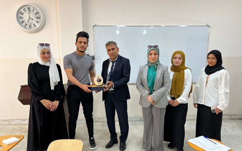 طلبة قسم اللغة الإنجليزية في المرحلة الثانية بكلية التربية الأساسية يقدمون حملة تطوعية مميزة لشعبتهم